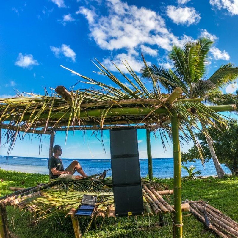 13333-powertraveller-falcon-40-osszehajthato-napelem.html