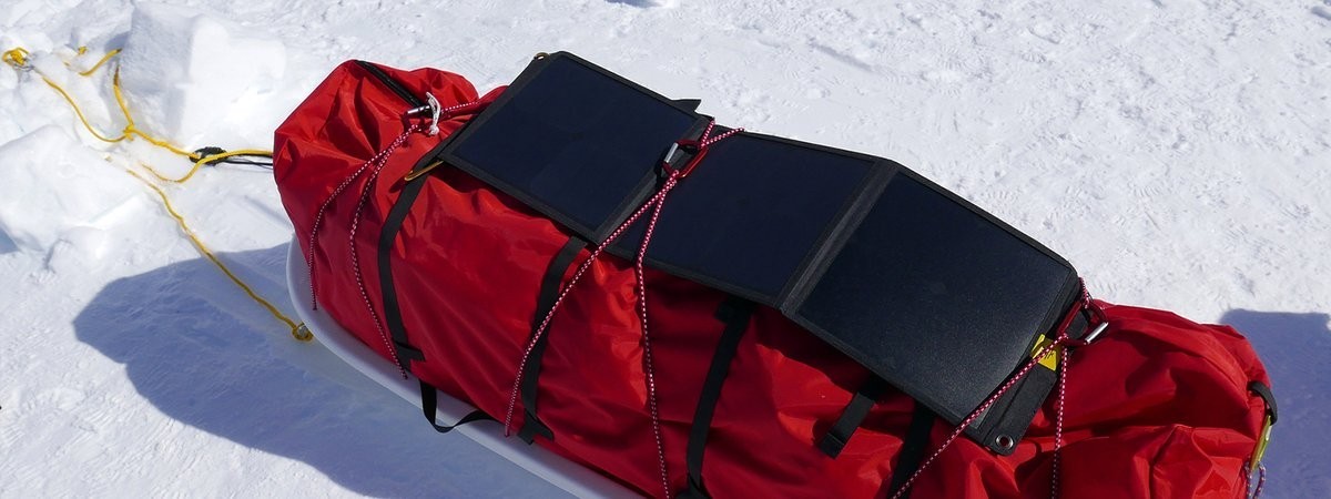 13333-powertraveller-falcon-40-osszehajthato-napelem.html